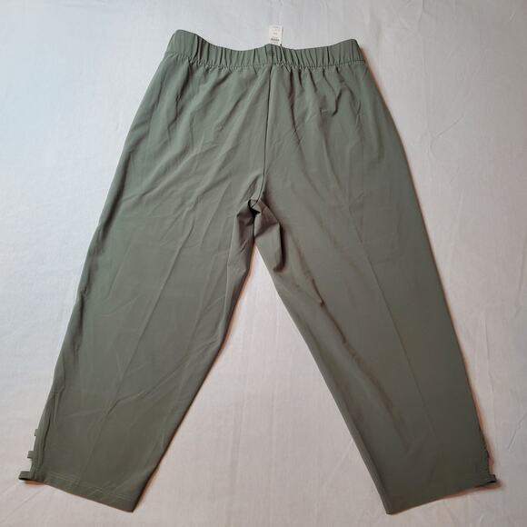 T by Talbots Women's Size MP NWT Activewear Crop Pants Green - Picture 5 of 8